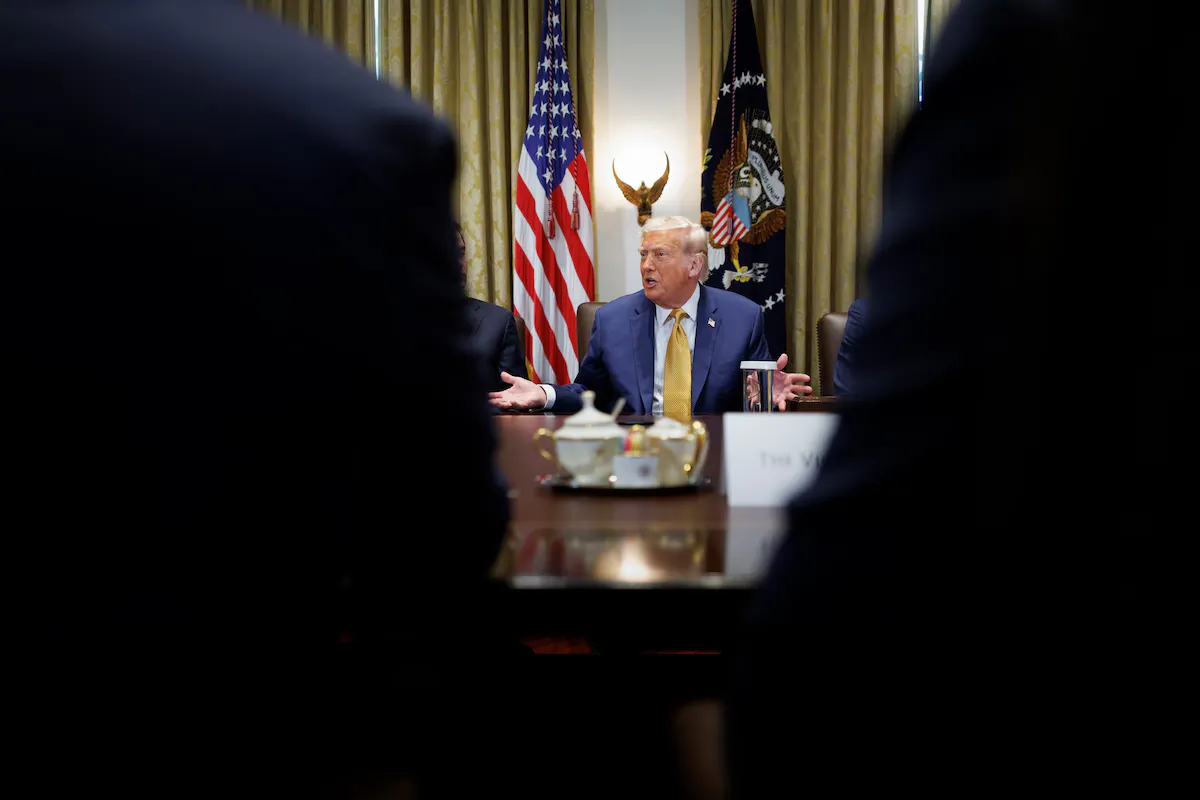 Трамп тисне на Путіна: США відновлюють допомогу Україні та готують нові санкції